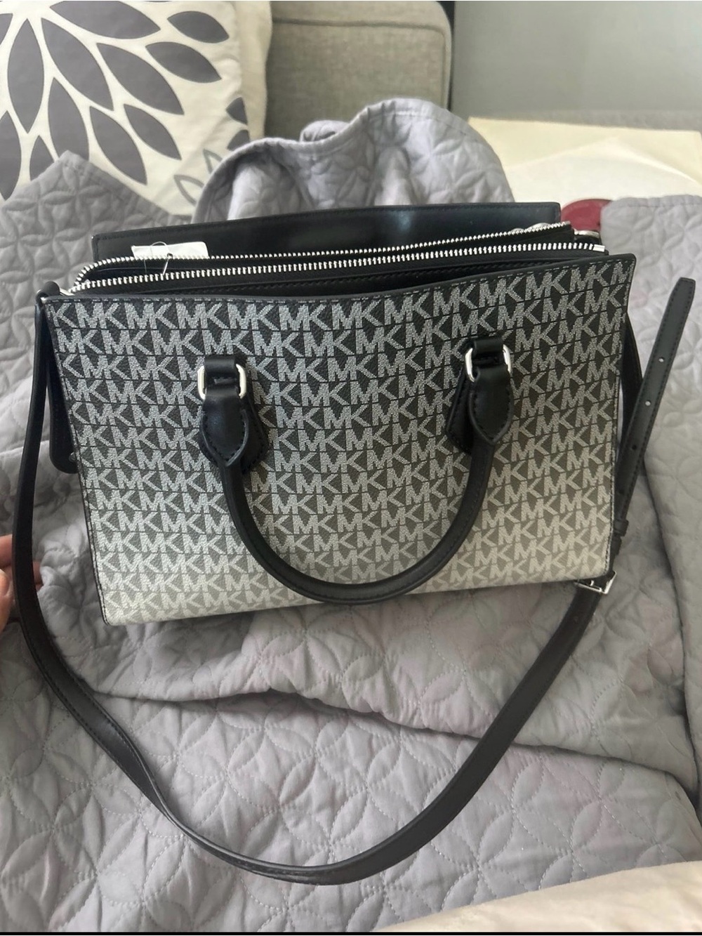 Michael Kors Black and Gray MK Signature Satchel Sheila Ombré - Picture 3 of 4